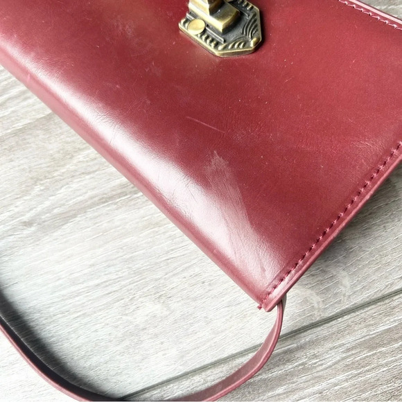 Darling Red Faux Leather Clutch Shoulder Bag - Picture 13 of 14